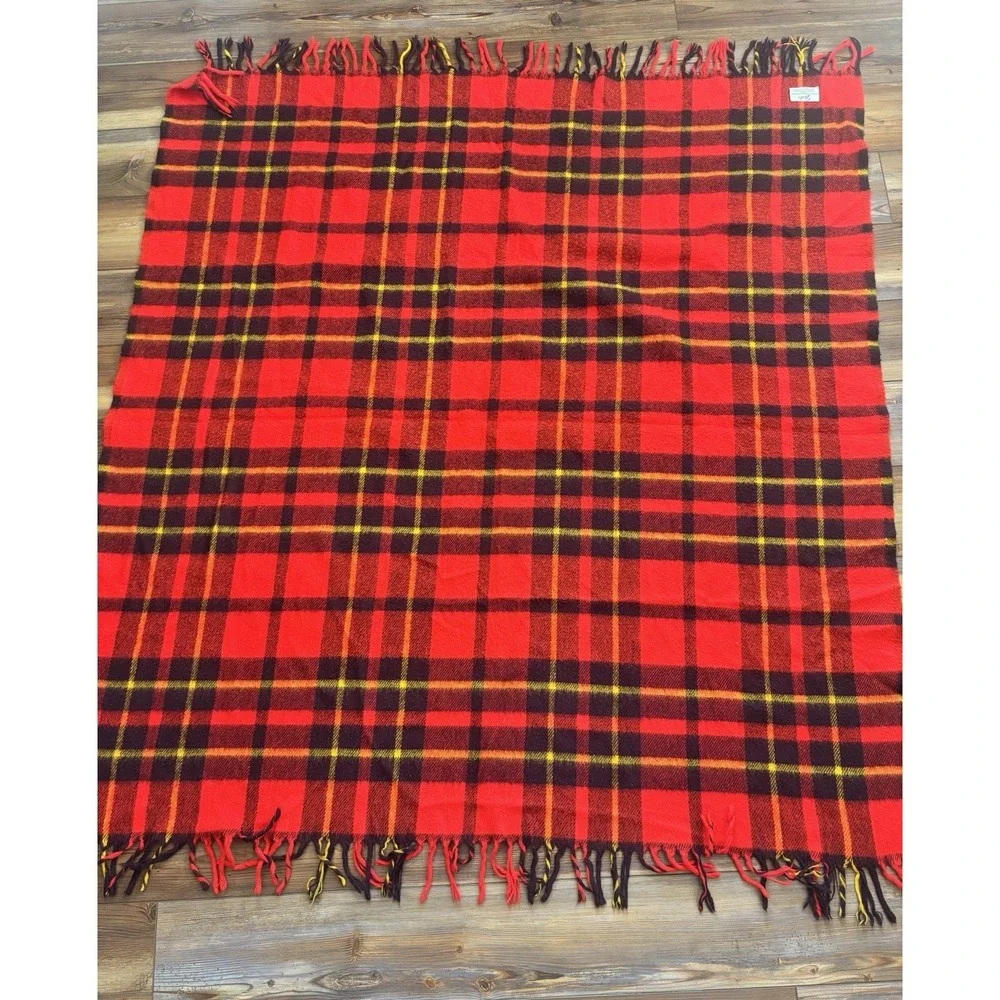 Faribo Red Tartan Plaid 100% Acrylic Blanket Throw Stadium Holiday 54x52